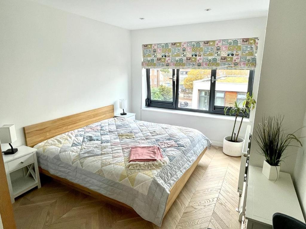 Cosy 1 Bedroom Apartment With Balcony Near Chiswick London Kültér fotó