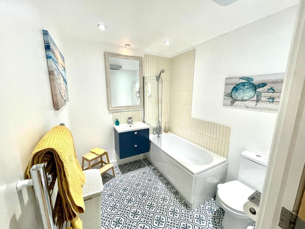 Cosy 1 Bedroom Apartment With Balcony Near Chiswick London Kültér fotó