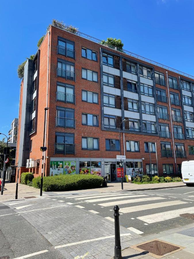 Cosy 1 Bedroom Apartment With Balcony Near Chiswick London Kültér fotó