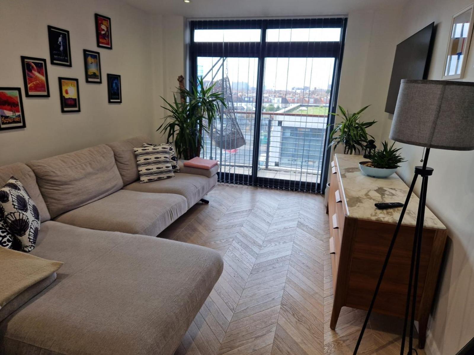 Cosy 1 Bedroom Apartment With Balcony Near Chiswick London Kültér fotó