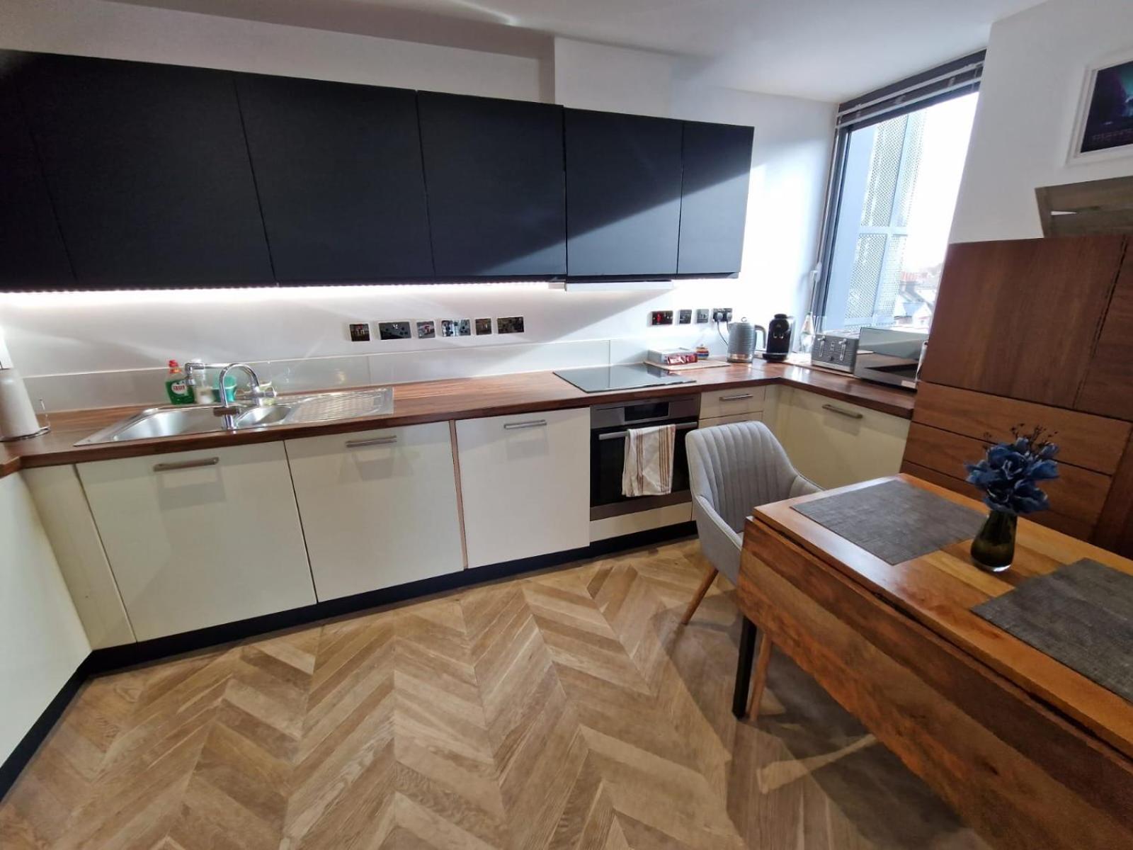 Cosy 1 Bedroom Apartment With Balcony Near Chiswick London Kültér fotó