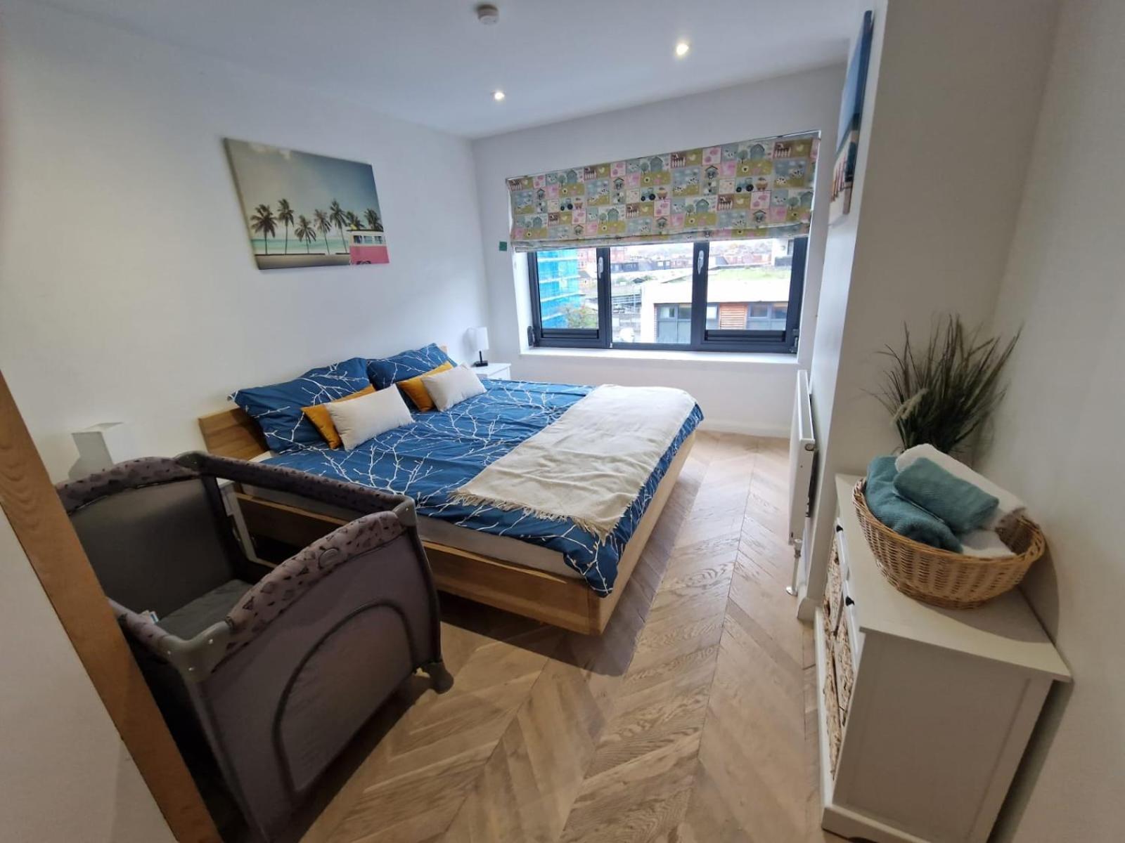 Cosy 1 Bedroom Apartment With Balcony Near Chiswick London Kültér fotó