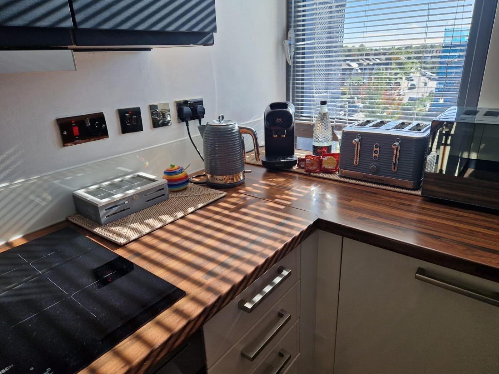 Cosy 1 Bedroom Apartment With Balcony Near Chiswick London Kültér fotó