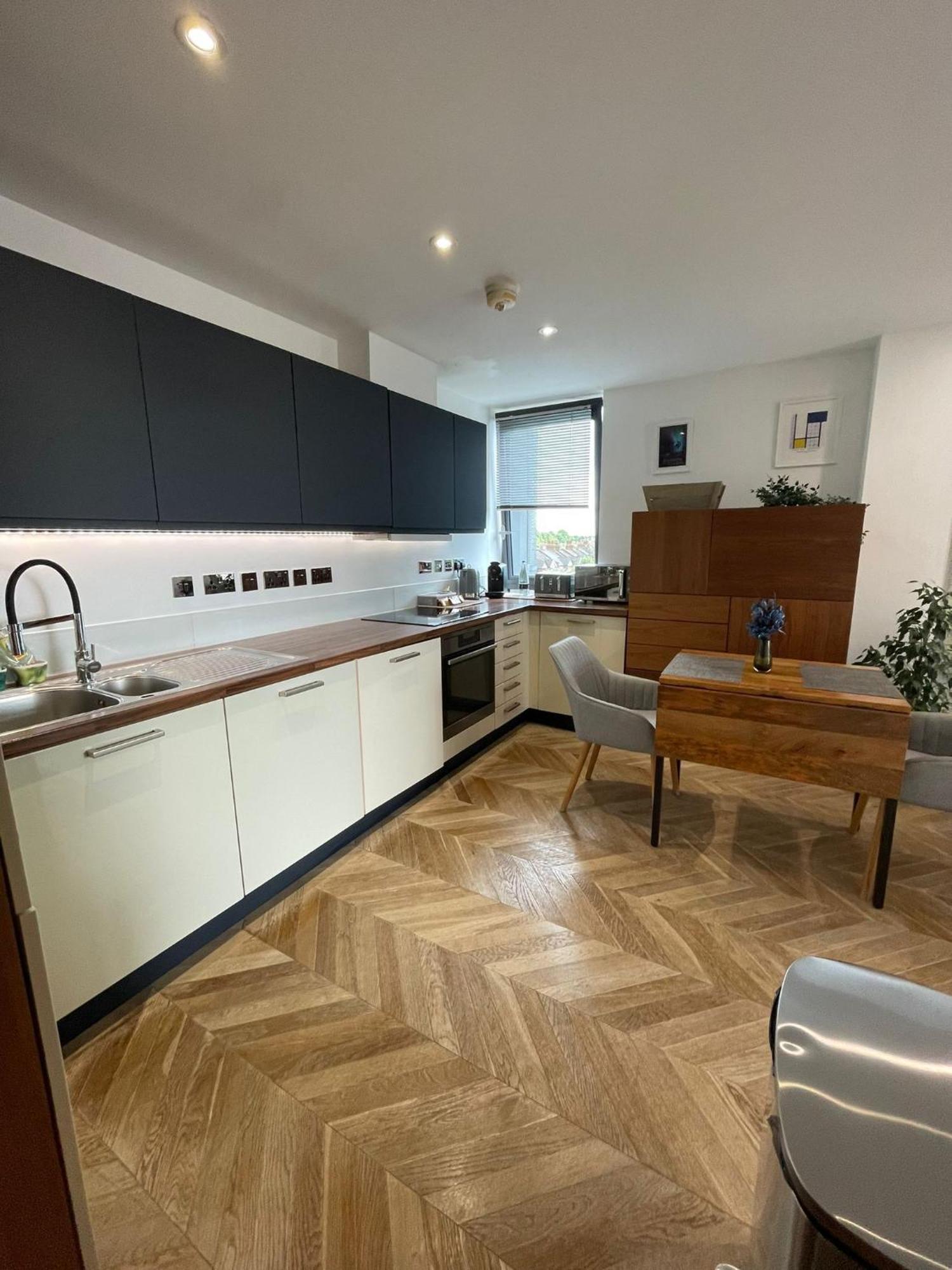 Cosy 1 Bedroom Apartment With Balcony Near Chiswick London Kültér fotó
